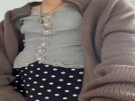 【動画】アメリカの陰キャ女さん、乳首が透ける服を着てしまう